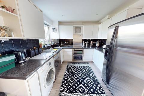 18 Deben, East Tilbury, Tilbury, RM18 8RG