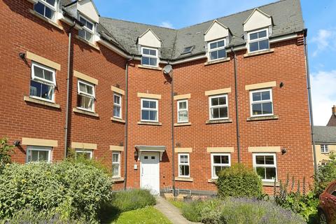 2 bedroom flat to rent, Deans Court, Bishops Cleeve, Cheltenham, GL52
