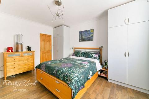 24 Cape Yard, London, E1W 2JU