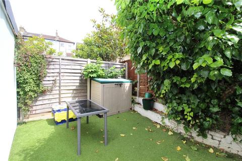 2 bedroom semi-detached house to rent, Mead Place, Croydon, CR0