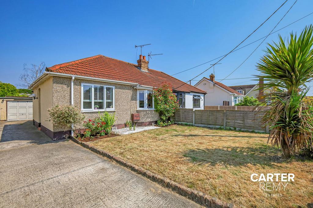 Pound Lane, Bowers Gifford, SS13 2 bed semidetached bungalow for sale