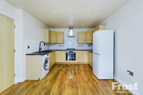 2 bedroom apartment to rent, Elmwood Avenue, Feltham, TW13