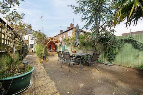 28 Lancaster Road, Uxbridge, UB8 1AP