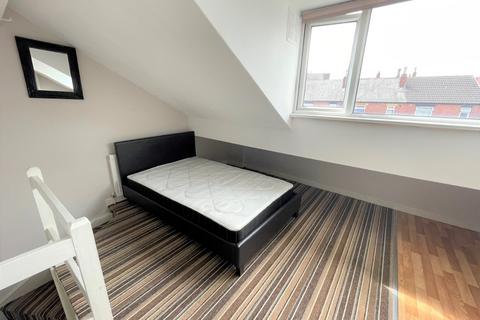 1 bedroom in a house share to rent, Pinder Street, Wortley, Leeds, LS12