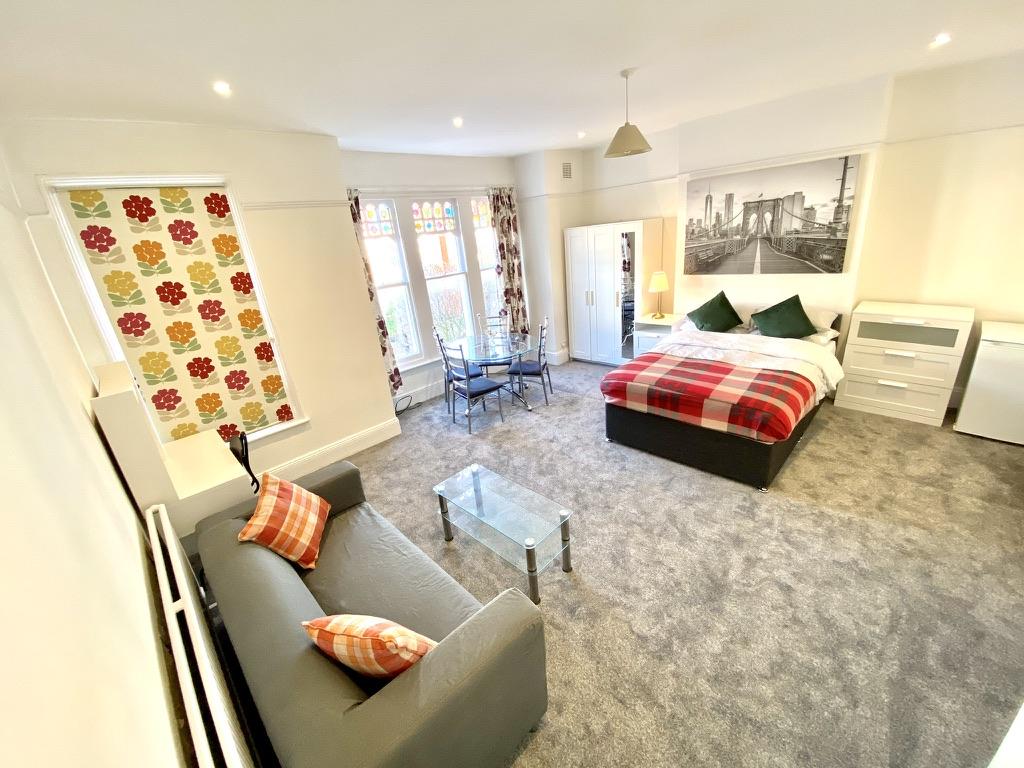 BEDROOM 1g