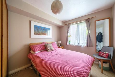 2 bedroom flat for sale, Foxhills,  Woking,  GU21