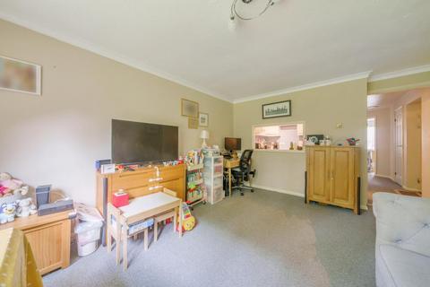 2 bedroom flat for sale, Foxhills,  Woking,  GU21