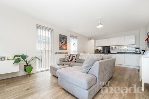 2 bedroom flat for sale, Merriam Close, Highams Park, E4