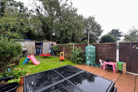 6 Archibald Road, Romford, RM3 0RH