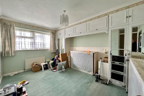6 Archibald Road, Romford, RM3 0RH