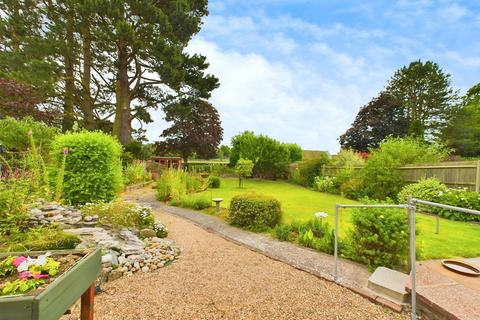 8 Angus Close, Horsham, RH12 2EQ