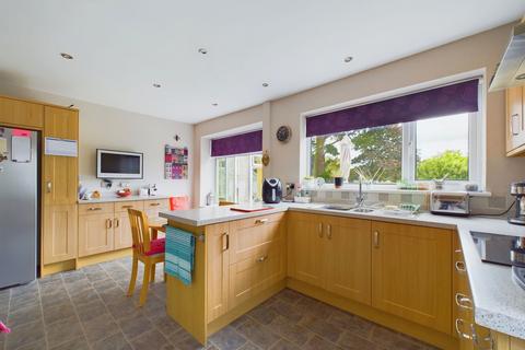 8 Angus Close, Horsham, RH12 2EQ
