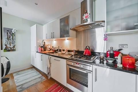 1 bedroom flat for sale, Trafalgar Point, Islington, London, N1