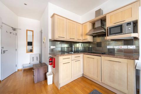 Studio to rent, St Stephens Gardens, Notting Hill, London, W2