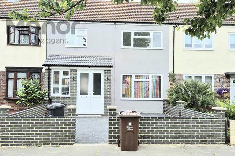 4 bedroom terraced house to rent, Glenmore Way, Barking, IG11 0LY