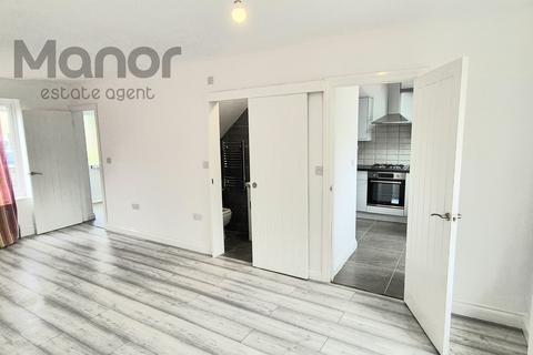 4 bedroom terraced house to rent, Glenmore Way, Barking, IG11 0LY