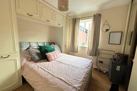 2 bedroom flat for sale, Rockingham Close, Bloxwich WS3
