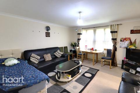 2 bedroom apartment for sale, Wheatstone Close, SLOUGH