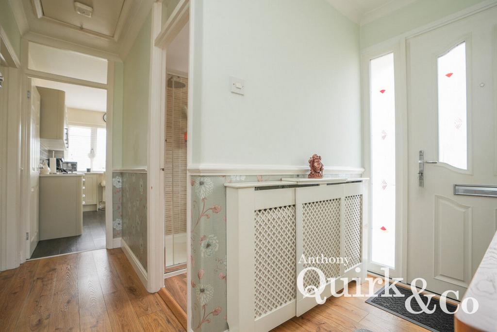 Hawkesbury Road, Canvey Island, SS8 2 bed semidetached bungalow for