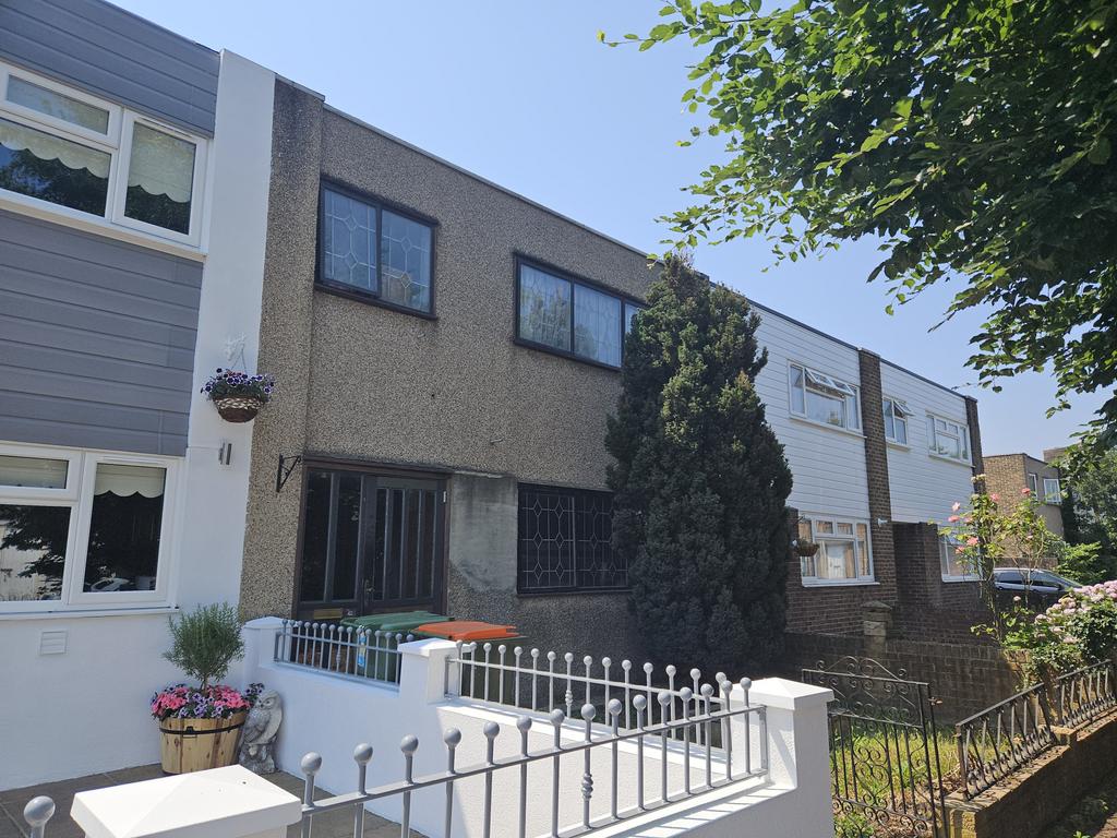 Canning Town, London, E16 3 bed terraced house for sale £439,950