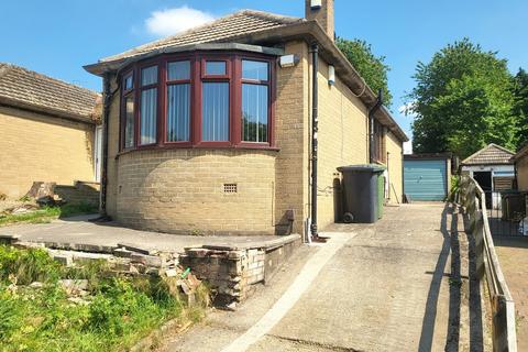 2 bedroom semi-detached bungalow to rent, Carr Manor Road, Leeds LS17