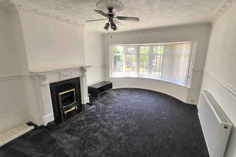 2 bedroom semi-detached bungalow to rent, Carr Manor Road, Leeds LS17