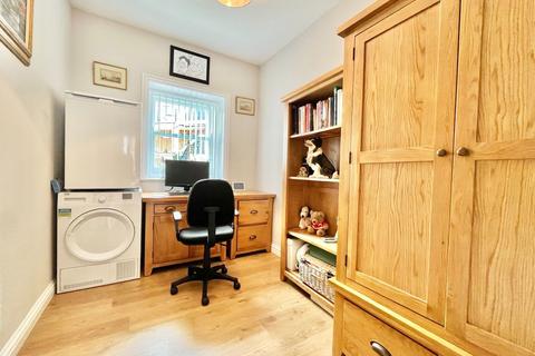 8, Bishops Place Apartments Bishops Place, Paignton, TQ3 3EB