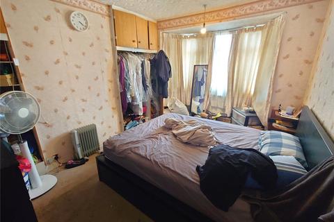 20 Blacklands Drive, Hayes, UB4 8EX