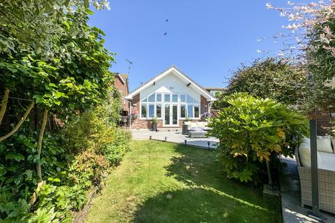 2 bedroom detached bungalow for sale, Stanley Road, Rochford