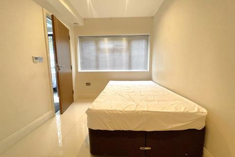 Studio to rent, Hermitage Way, Stanmore HA7