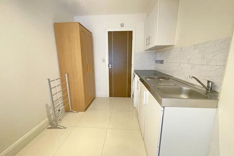 Studio to rent, Hermitage Way, Stanmore HA7