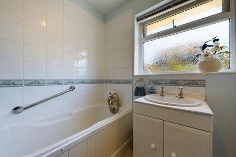 10 Walton Manor Close, Folkestone, CT19 5QG