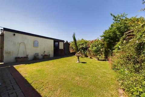 10 Walton Manor Close, Folkestone, CT19 5QG