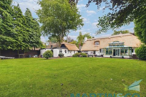 3 bedroom detached house for sale, Hale Road, Hale Village