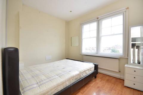 3 bedroom flat to rent, Colehill Lane, Munster Village, London, SW6