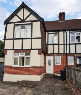 3 bedroom semi-detached house to rent, Chigwell Road , IG8 8PP