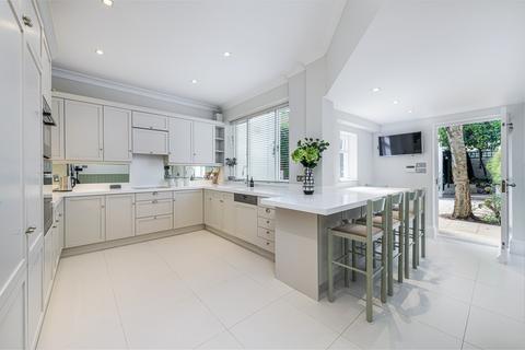 6 bedroom townhouse to rent, Wilton Place, Knightsbridge