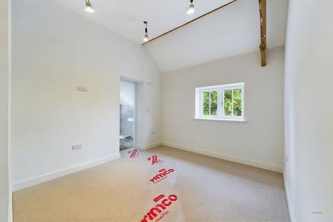 3 bedroom barn conversion for sale, London Road, Weston