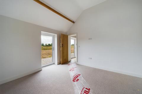 3 bedroom barn conversion for sale, London Road, Weston