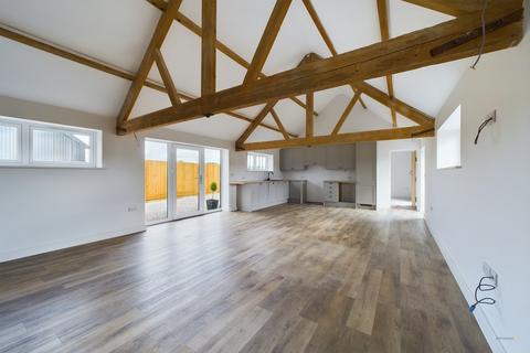 3 bedroom barn conversion for sale, London Road, Weston