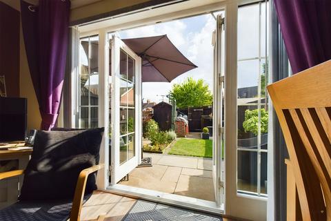 48 Chamberlain Close, Uttoxeter, ST14 8ET