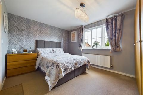 48 Chamberlain Close, Uttoxeter, ST14 8ET
