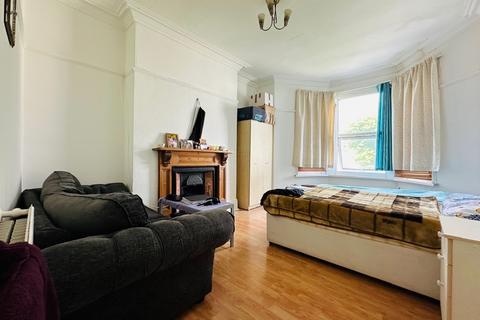 3 bedroom flat for sale, Beatrice Avenue, Lipson