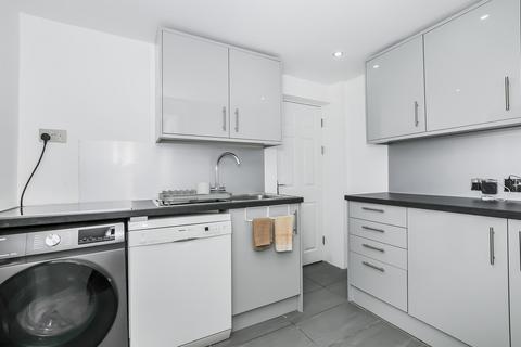 Studio to rent, Uxbridge Road, Uxbridge UB10