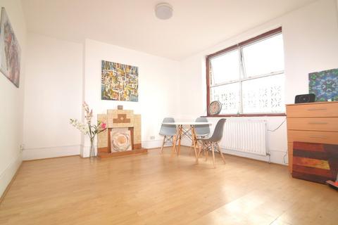 1 bedroom in a house share to rent, Waverley Road, London