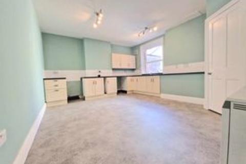 2 bedroom apartment to rent, FLAT 3, 3 London Road