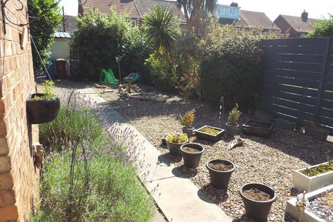 3 bedroom terraced house for sale, 8 Batley Close