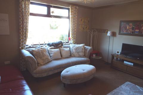 3 bedroom terraced house for sale, 8 Batley Close