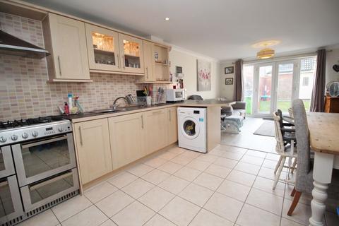 3 bedroom property for sale, White's Way, Hedge End, SO30