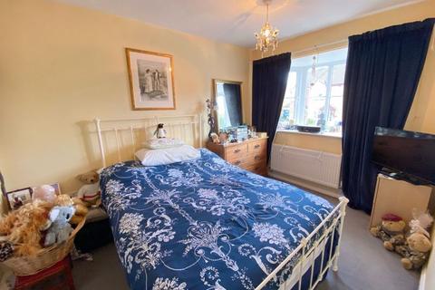 3 bedroom semi-detached house for sale, Camellia Drive, Warminster